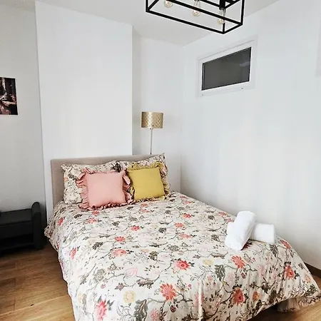 With Parking Free Apartment Paris