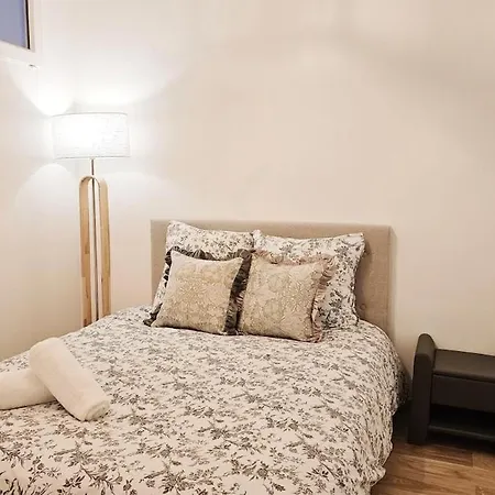 With Parking Free Apartment Paris