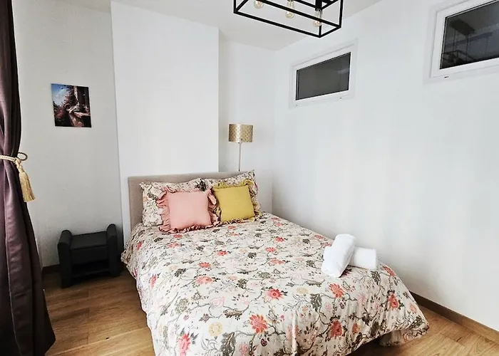 With Parking Free Apartment Paris