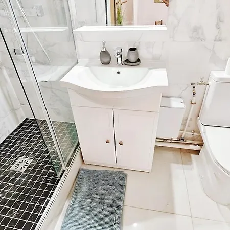 Apartment With Parking Free