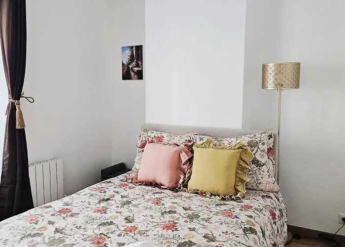 With Parking Free 파리